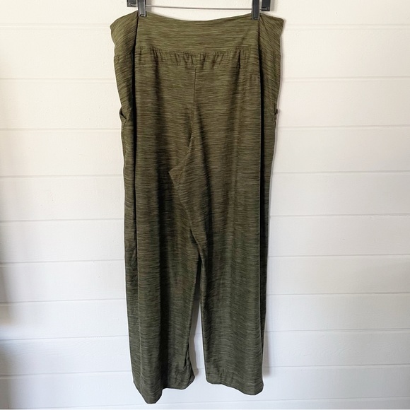 Like New All in Motion Women’s High Rise Wide Leg Dark Green Pants Size XXL - Picture 6 of 7